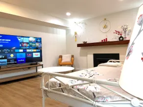 3 Beds 2BA Guest Suite in Oakridge | Parking + Pet - Image 5