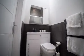 2 Bedroom Luton Apartment - Image 5
