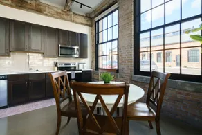 The Corner Suite - Renovated Factory Flat - Image 4