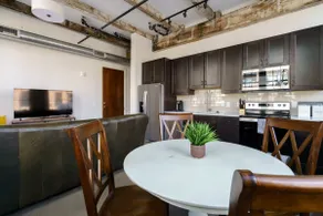 The Corner Suite - Renovated Factory Flat - Image 3