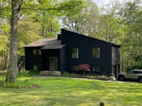 Cabin Oasis in the Woods - Image 4
