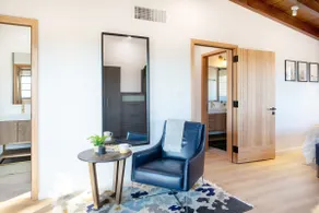Historic Mid-Century Home in Quiet Neighborhood - Image 5