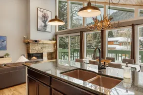 Central EagleVail Home with Private Hot Tub - Image 5