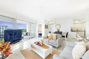 Captain's Lookout - Penthouse Living at Cullen Bay - Image 3