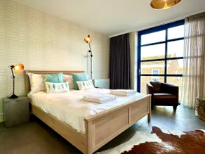 Beautiful Couples Retreat - FREE Parking & WiFi - Image 2