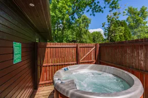 Bluebell Lodge 3 with Hot Tub - Image 2