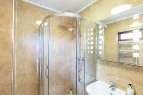 Bluebell Lodge 3 with Hot Tub - Image 4