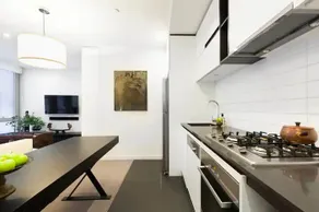 Modern Cosmopolitan Retreat on Toorak Rd - Image 4
