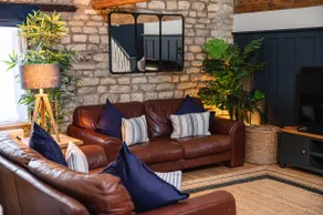 Luxury boutique 3 bedroom central loft apartment - Image 3
