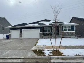 SLC Peaceful & Spacious 3 Bedrooms 1 Bath Bsmt Apt - Image 2