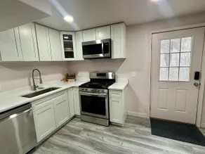 SLC Peaceful & Spacious 3 Bedrooms 1 Bath Bsmt Apt - Image 5