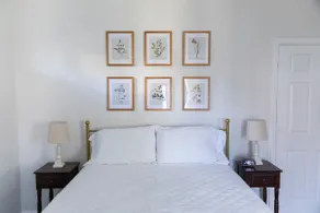Enchanting Cottage Between Downtown & Beach - Image 2