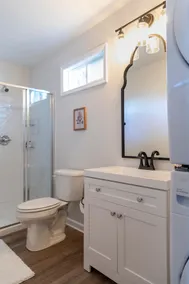 Enchanting Cottage Between Downtown & Beach - Image 4