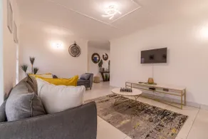 3Bed Home 10min from Airport,Pool, Beautiful, Safe - Image 4