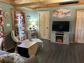 Country cabin at Timbers' Edge - Image 2