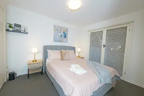Hidden Gem 1-Bedder in Box Hill Prime Location - Image 2