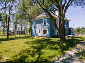 Country Home with pond - Image 2