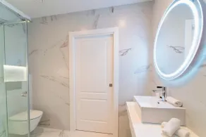 Floor 1 Bedroom 1 Bathroom - Image 3