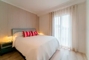Floor 1 Bedroom 1 Bathroom - Image 2