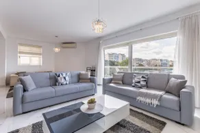 Stunning - Seafront 3-Bedrooom Sunny Side Sliema - Image 4