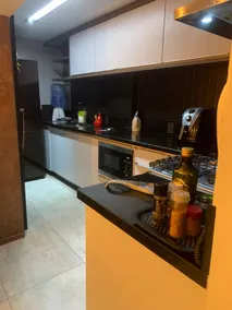 Decorated apartment with garage and 24-hour concierge - Image 4