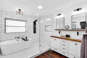 Cozy 4/2, King Beds, Pergola, Hot Tub & Pool! - Image 2