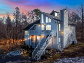 PoconoDreamChalet-HOT TUB/GameRoom/Kids/Pool/Pets - Image 3