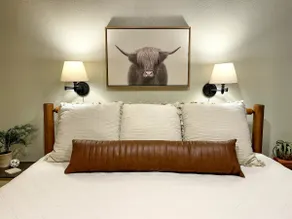 Bear Rock Bungalow-King Bed & 2 Twin Cots - Image 2