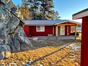Bear Rock Bungalow-King Bed & 2 Twin Cots - Image 5