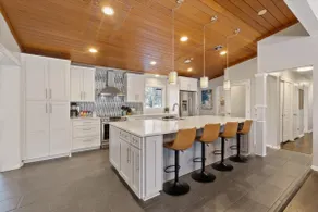 Theater-Arcade-Close to Downtown-Peaceful Retreat! - Image 5
