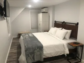 One Bedroom Apt-Cristys Madison - Image 2