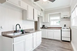 Steps from the Square! Historic Suite! - Image 4