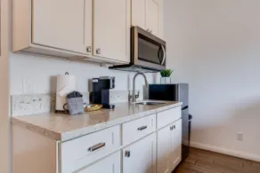 Modern Maui Studio Unit 14 | mins to Airport - Image 4