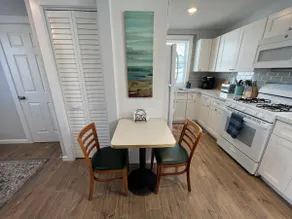 Walk to Beach or Bay with Great Downtown access! - Image 4
