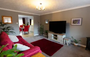 3-Bed Home in Malvern | EV Charger | Free Parking - Image 3
