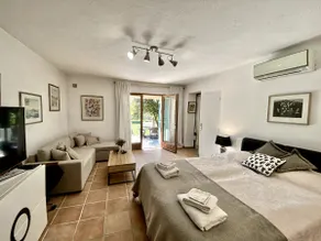 Spacious studio, swimming pool access & garden - Image 3