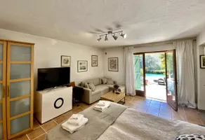 Spacious studio, swimming pool access & garden - Image 2