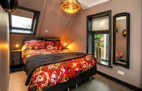 Luxurious and cozy overnight stay with sauna/hot tub - Image 3