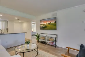 Perfect Location-The Masters, Shopping, and More - Image 3