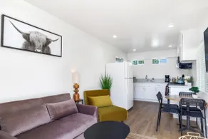 Cozy & Modern Casita Central to DTLA & Disneyland - Image 2