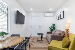 Cozy & Modern Casita Central to DTLA & Disneyland - Image 3