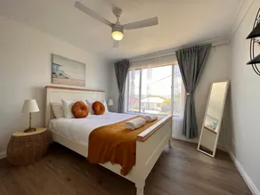 Sunny Shores Retreat Spacious & Relaxing Escape - Image 5