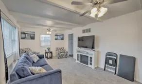 Gorgeous, Fully Furnished Miller Home Close-Beach! - Image 3
