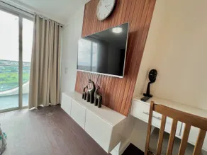 Spacious 1-BR Unit + Huge Balcony & Wifi | Serene - Image 5