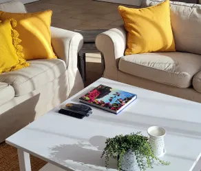 Sunny apartment with rooftop terrace in Victoria - Image 3