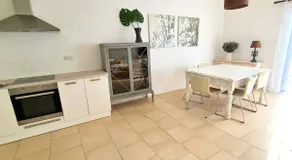 Sunny apartment with rooftop terrace in Victoria - Image 4