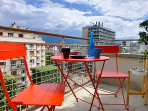 Bright 2 Bedrooms with Garage | Tram 1 min away - Image 3
