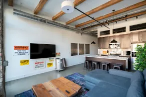 Spacious Industrial Flat - Short North - Image 2