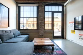 Spacious Industrial Flat - Short North - Image 3