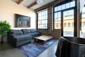 Spacious Industrial Flat - Short North - Image 4